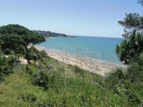 Apartamento con piscina, balcón y acceso a playa